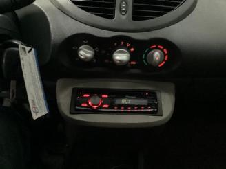 Renault Twingo Twingo II (CN), Hatchback 3-drs, 2007 / 2014 1.2 16V picture 12