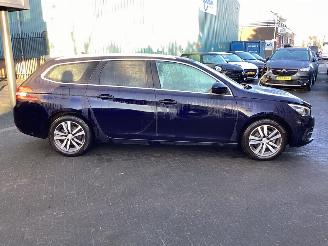 Peugeot 308 Pure Tech active picture 4