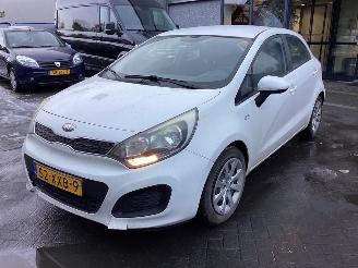 Voiture accidenté Kia Rio 1.2 CVVT Comfort Pack 2012/9