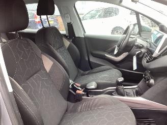 Peugeot 2008 1.2 VTi Pure Tech picture 10