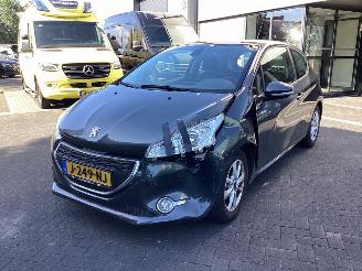 uszkodzony samochody osobowe Peugeot 208 1.2 Vti Active 2012/8
