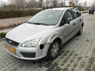 Ford Focus 1.4-16V Ambiente Airco picture 4