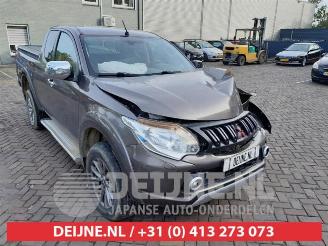 Coche siniestrado Mitsubishi L-200 L-200, Pick-up, 1986 / 1996 2.4 Clean Diesel 4WD 2016/2