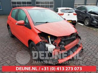 Coche siniestrado Toyota Yaris Yaris III (P13), Hatchback, 2010 / 2020 1.0 12V VVT-i 2016/3