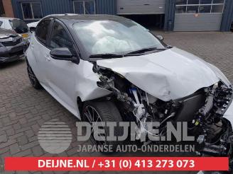 Coche siniestrado Toyota Yaris Yaris IV (P21/PA1/PH1), Hatchback, 2020 1.5 12V Hybrid 115 2022/4