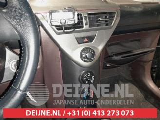 Toyota iQ iQ, Hatchback 3-drs, 2009 / 2015 1.0 12V VVT-i picture 12