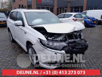 Salvage car Mitsubishi Outlander  2019
