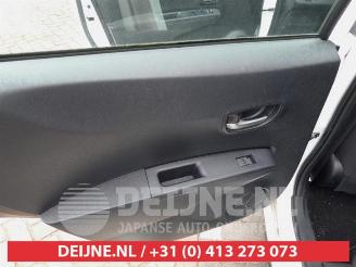 Toyota Yaris Yaris III (P13), Hatchback, 2010 / 2020 1.5 16V Hybrid picture 18