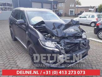 Vrakbiler auto Mitsubishi Outlander Outlander (GF/GG), SUV, 2012 / 2022 2.0 16V PHEV 4x4 2015/11