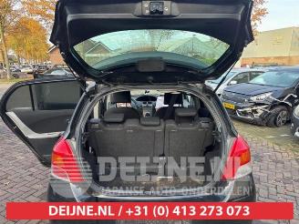 Toyota Yaris Yaris II (P9), Hatchback, 2005 / 2014 1.33 16V Dual VVT-I picture 17