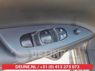 Nissan Pulsar Pulsar (C13), Hatchback, 2013 1.2 DIG-T 16V picture 12