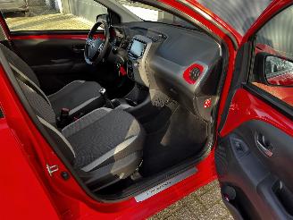 Toyota Aygo 1.0 VVTi CAMERA / CRUISE / AIRCO picture 10