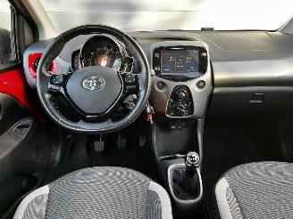 Toyota Aygo 1.0 VVTi CAMERA / CRUISE / AIRCO picture 12