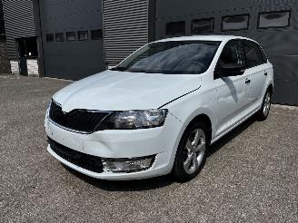 krockskadad bil auto Skoda Rapid 1.2TSI 2015/6