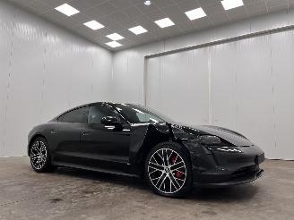 Vaurioauto  passenger cars Porsche Taycan 4S Panoramadak 2021/1