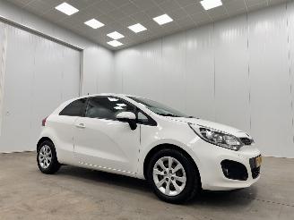 Schadeauto Kia Rio 1.2 CVVT Plus Pack Navi Airco 2013/9