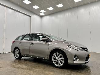 Vaurioauto  passenger cars Toyota Auris Touring Sports 1.8 Hybrid Navi Clima 2014/5
