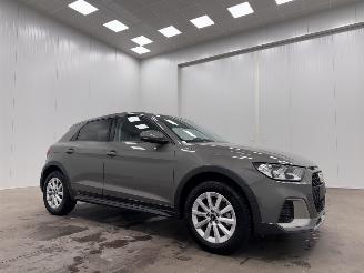 krockskadad bil auto Audi A1 30 TFSI S-Tronic Allstreet Navi Clima 2025/12