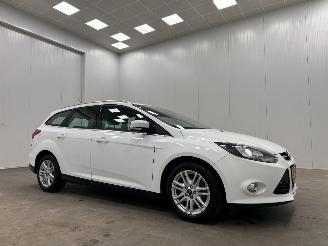 skadebil auto Ford Focus Wagon 1.0 EcoBoost Clima 2013/5