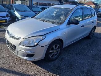 Auto incidentate Hyundai I-30 i30 Crosswagon (WWH) Combi 1.6 CVVT 16V (G4FC-G) [93kW] 2009/2