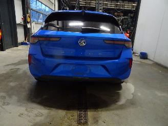 Opel Astra 1.2 TURBO picture 2