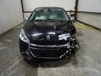 Peugeot 208 1.2 THP picture 4