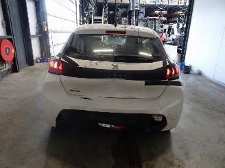 Peugeot 208 1.2VTI picture 4