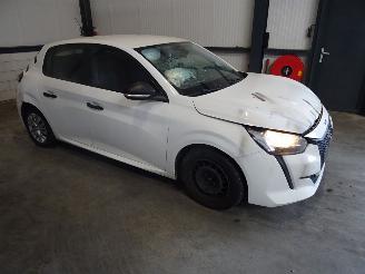 Salvage car Peugeot 208 1.2VTI 2021/2