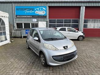 Vrakbiler auto Peugeot 107 107, Hatchback, 2005 / 2014 1.0 12V 2005/9