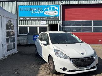 Vrakbiler auto Peugeot 208 208 I (CA/CC/CK/CL), Hatchback, 2012 / 2019 1.2 Vti 12V PureTech 82 2014/10