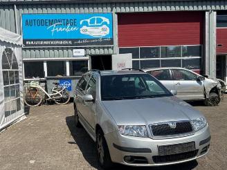 Vrakbiler auto Skoda Fabia Fabia (6Y5), Combi 5-drs, 2000 / 2007 2.0i 2007/3