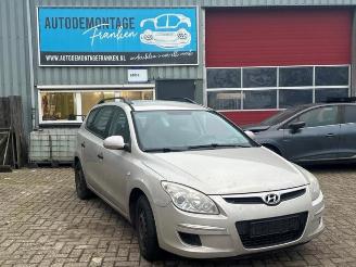 skadebil auto Hyundai I-30 i30 Crosswagon (WWH), Combi, 2007 / 2012 1.6 CRDi 16V VGT HP 2008/6