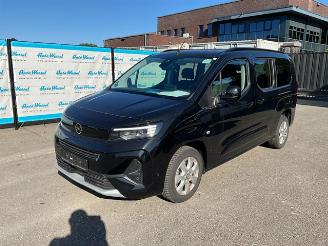 krockskadad bil auto Opel Combo 1.5 Life 2024/4