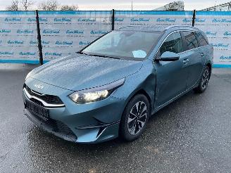krockskadad bil auto Kia Cee d Cee'd Station Vision 1.4 (103kW) Automaat | Camera | LM 16" | NAVI 2025/10
