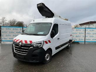 skadebil bedrijf Renault Master 2.3 CDTi (107kW) Hoogwerker 2022/4