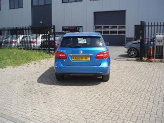 Vrakbiler auto Mercedes B-klasse B180 2014/1