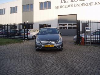 Vrakbiler auto Mercedes B-klasse B-180 BLUEE 2013/1