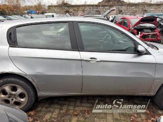 Alfa Romeo 147 147 (937), Hatchback, 2000 / 2010 1.6 Twin Spark 16V picture 4