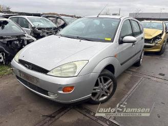 Vrakbiler auto Ford Focus Focus 1, Hatchback, 1998 / 2004 1.6 16V 2001/1