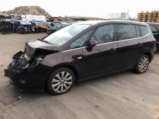 damaged passenger cars Opel Zafira TOURER 2013/1