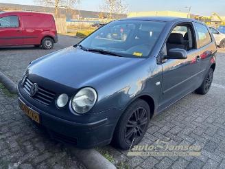 Vrakbiler auto Volkswagen Polo Polo IV (9N1/2/3), Hatchback, 2001 / 2012 1.4 16V 2003/11