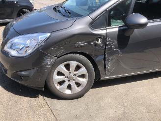 Damaged car Opel Meriva  2011/4