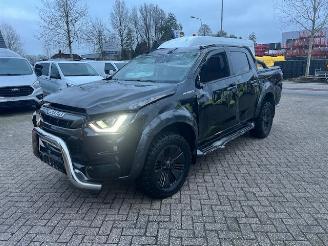 skadebil bedrijf Isuzu D-Max 1.9d 120kw DOUBLE CAB.  V-CROSS  AUTOM. AIRCO KLIMA 4WD 2022/9