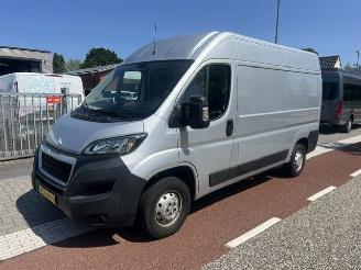 dommages fourgonnettes/vécules utilitaires Peugeot Boxer 2.0 BLUEHDI 120KW L2H2  AIRCO KLIMA EURO6 2019/12