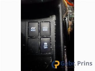 Toyota Yaris Yaris III (P13), Hatchback, 2010 / 2020 1.5 16V Hybrid picture 13