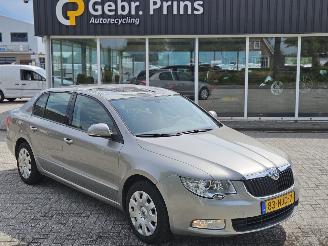Unfallwagen Skoda Superb 1.4 TSI 16V Hatchback  Benzine 1.390cc 92kW (125pk) FWD 2010/9