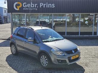 uszkodzony samochody osobowe Suzuki SX4 1.6 16V 4x2 SUV  Benzine 1.590cc 88kW (120pk) FWD 2011/11