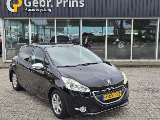 Unfallwagen Peugeot 208 1.2 Vti 12V PureTech 82 Hatchback  Benzine 1.199cc 60kW (82pk) FWD 2014/11