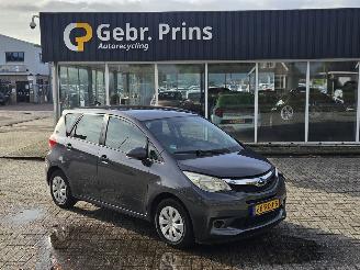 damaged passenger cars Subaru Trezia 1.33 16V Dual VVT-I MPV  Benzine 1.329cc 73kW (99pk) FWD 2011/5