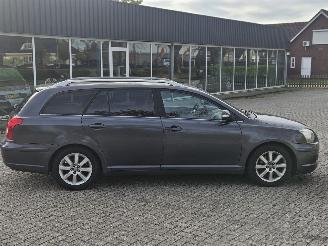 Toyota Avensis 2.0 16V VVT-i D4 Combi/o  Benzine 1.998cc 108kW (147pk) FWD picture 2